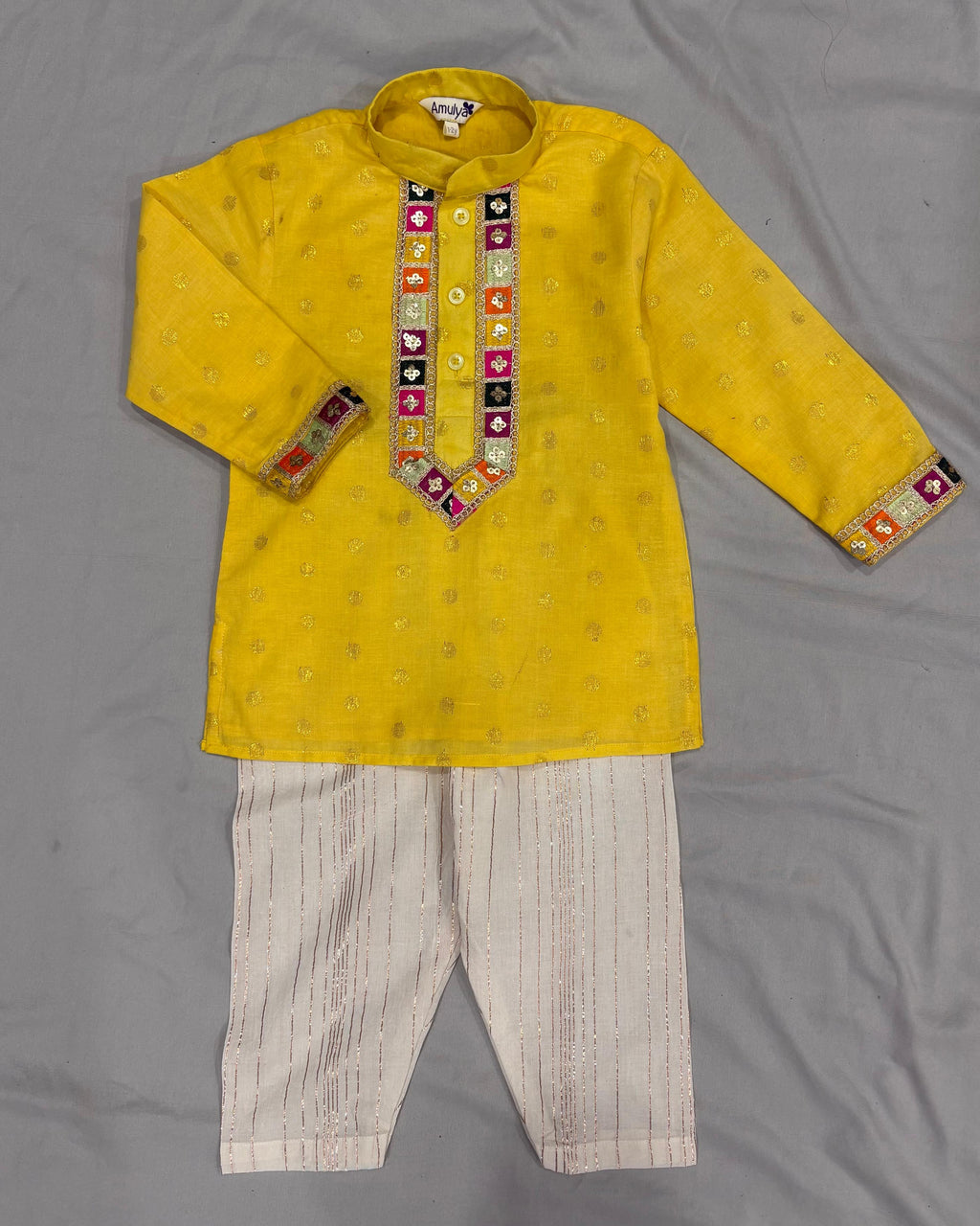 Boys Embroidered Kurta & Pajama Set in cotton zari